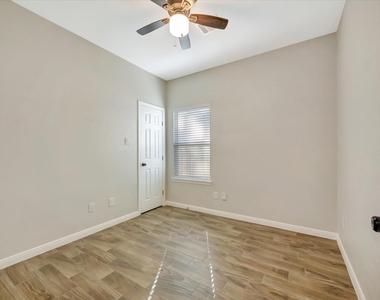 904 W Sealy - Photo Thumbnail 9