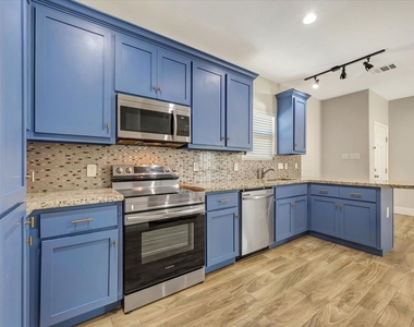 904 W Sealy - Photo Thumbnail 8