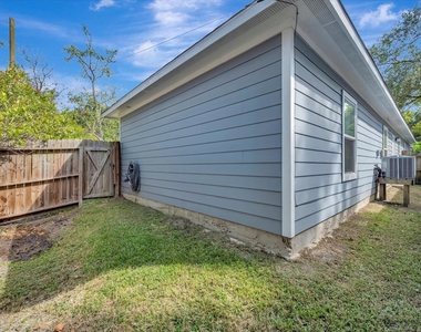 904 W Sealy - Photo Thumbnail 1