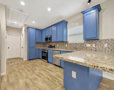 904 W Sealy - Photo Thumbnail 6