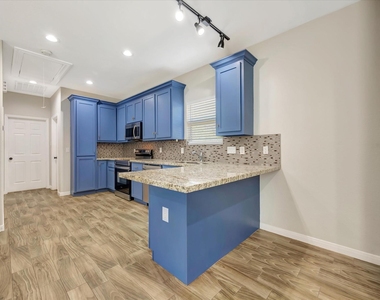 904 W Sealy - Photo Thumbnail 5