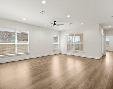 2760 Sunny Briar Drive - Photo Thumbnail 5