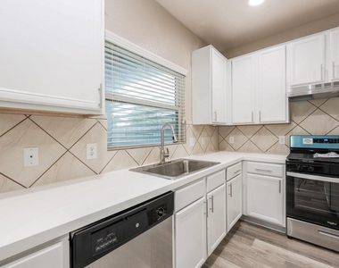 8115 Redbud Point Lane - Photo Thumbnail 5