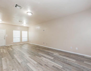 8115 Redbud Point Lane - Photo Thumbnail 7