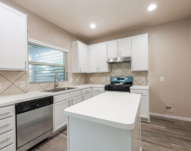 8115 Redbud Point Lane - Photo Thumbnail 17
