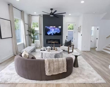 6547 Sealey Street - Photo Thumbnail 4