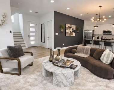 6547 Sealey Street - Photo Thumbnail 5