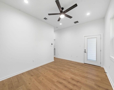 5029 Van Fleet Street - Photo Thumbnail 8