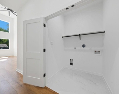 5029 Van Fleet Street - Photo Thumbnail 16