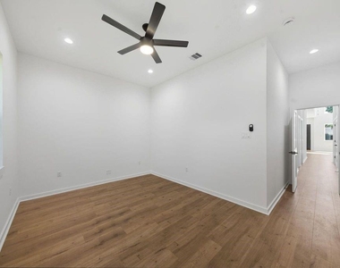 5029 Van Fleet Street - Photo Thumbnail 7