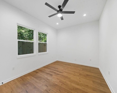 5029 Van Fleet Street - Photo Thumbnail 6