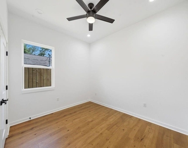 5029 Van Fleet Street - Photo Thumbnail 12