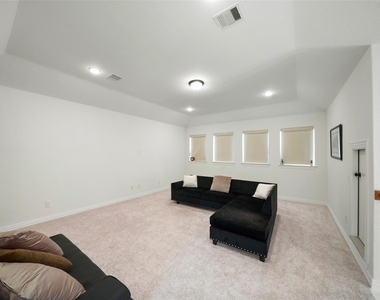 20802 Mirror Point Drive - Photo Thumbnail 18