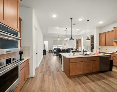 20802 Mirror Point Drive - Photo Thumbnail 10