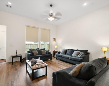 20802 Mirror Point Drive - Photo Thumbnail 4