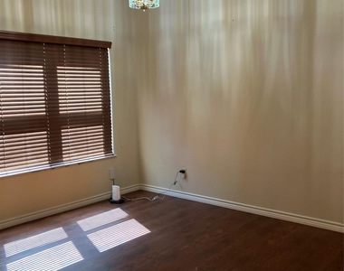 5311 Shady Maple Drive - Photo Thumbnail 5