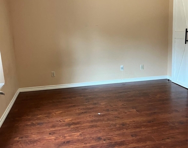 5311 Shady Maple Drive - Photo Thumbnail 11