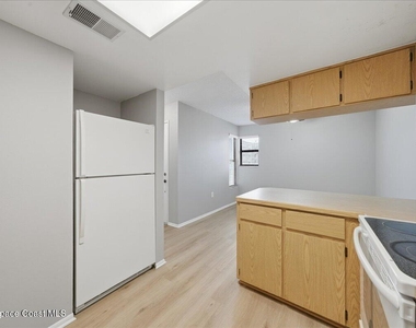 515 Landings Way - Photo Thumbnail 8