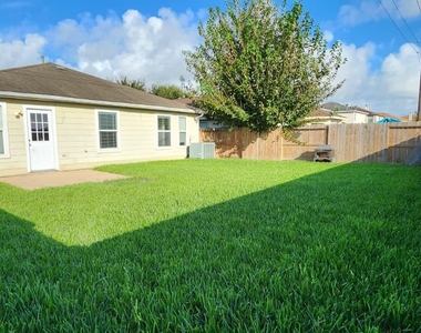 7514 Appleberry Drive - Photo Thumbnail 4