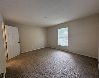 2058 Foxwood Drive - Photo Thumbnail 7
