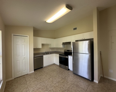 2058 Foxwood Drive - Photo Thumbnail 2
