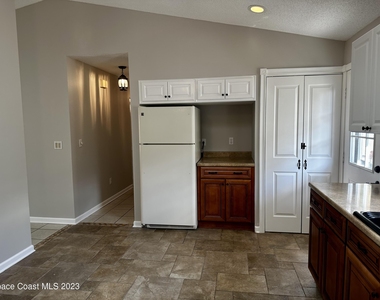 3709 Tree Line Boulevard - Photo Thumbnail 3