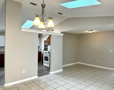 3709 Tree Line Boulevard - Photo Thumbnail 10