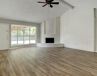 6919 Silver Star Drive - Photo Thumbnail 8