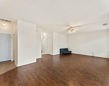 19610 Adelaide Meadows Court - Photo Thumbnail 3