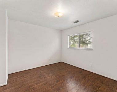 19610 Adelaide Meadows Court - Photo Thumbnail 4