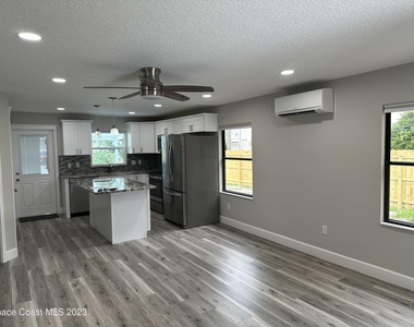 63 Sw Shannon Avenue - Photo Thumbnail 1