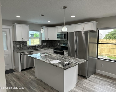 63 Sw Shannon Avenue - Photo Thumbnail 2