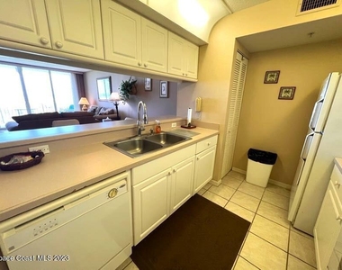 425 Buchanan Avenue - Photo Thumbnail 9