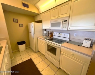 425 Buchanan Avenue - Photo Thumbnail 8