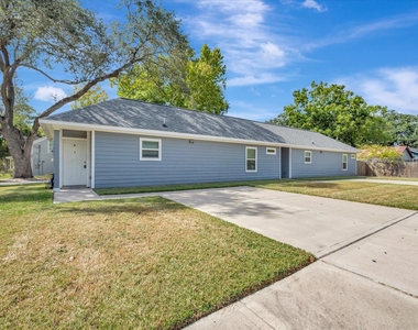 904 W Sealy Street - Photo Thumbnail 1