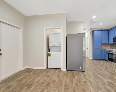 904 W Sealy Street - Photo Thumbnail 5