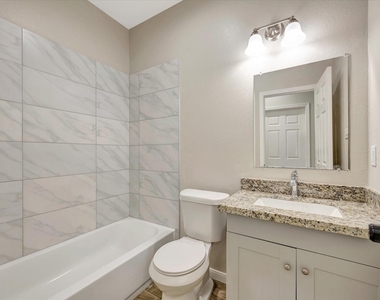 904 W Sealy Street - Photo Thumbnail 11