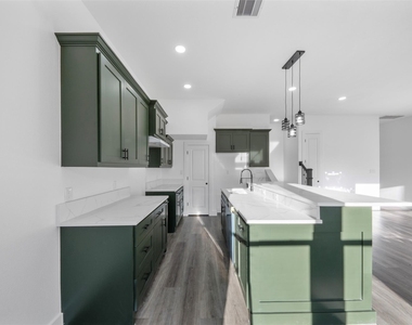 1310 Duff Lane - Photo Thumbnail 9