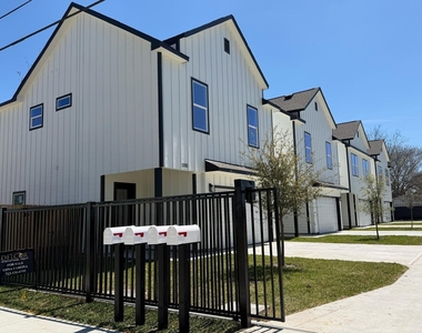1310 Duff Lane - Photo Thumbnail 28