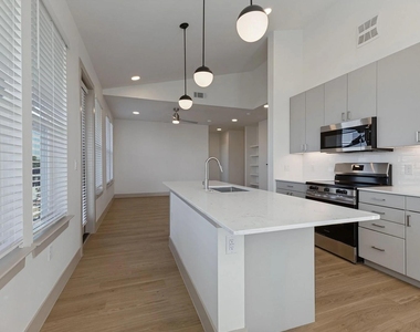 1506 N Prairie Avenue - Photo Thumbnail 5