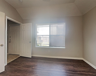 9010 York Hollow Lane - Photo Thumbnail 6