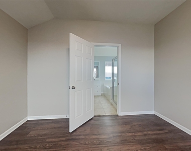 9010 York Hollow Lane - Photo Thumbnail 7