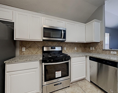 9010 York Hollow Lane - Photo Thumbnail 2