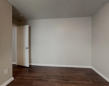9010 York Hollow Lane - Photo Thumbnail 12
