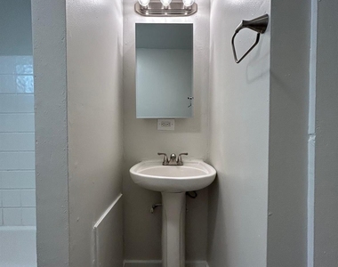 3629 N Macgregor Wa - Photo Thumbnail 11