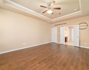 2051 Brodie Lane - Photo Thumbnail 27