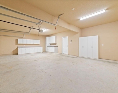 2051 Brodie Lane - Photo Thumbnail 24