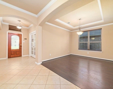 2051 Brodie Lane - Photo Thumbnail 7