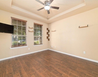 2051 Brodie Lane - Photo Thumbnail 6