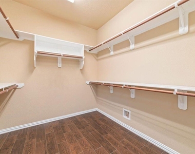2051 Brodie Lane - Photo Thumbnail 32